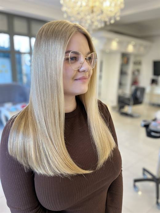 Jasny blond po koloryzacji babylights